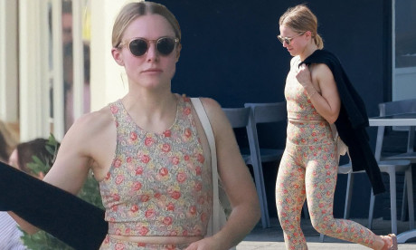 Kristen Bell Displays Her Toned Figure In A Floral Sports Bra And Form Fitting Leggings Mail